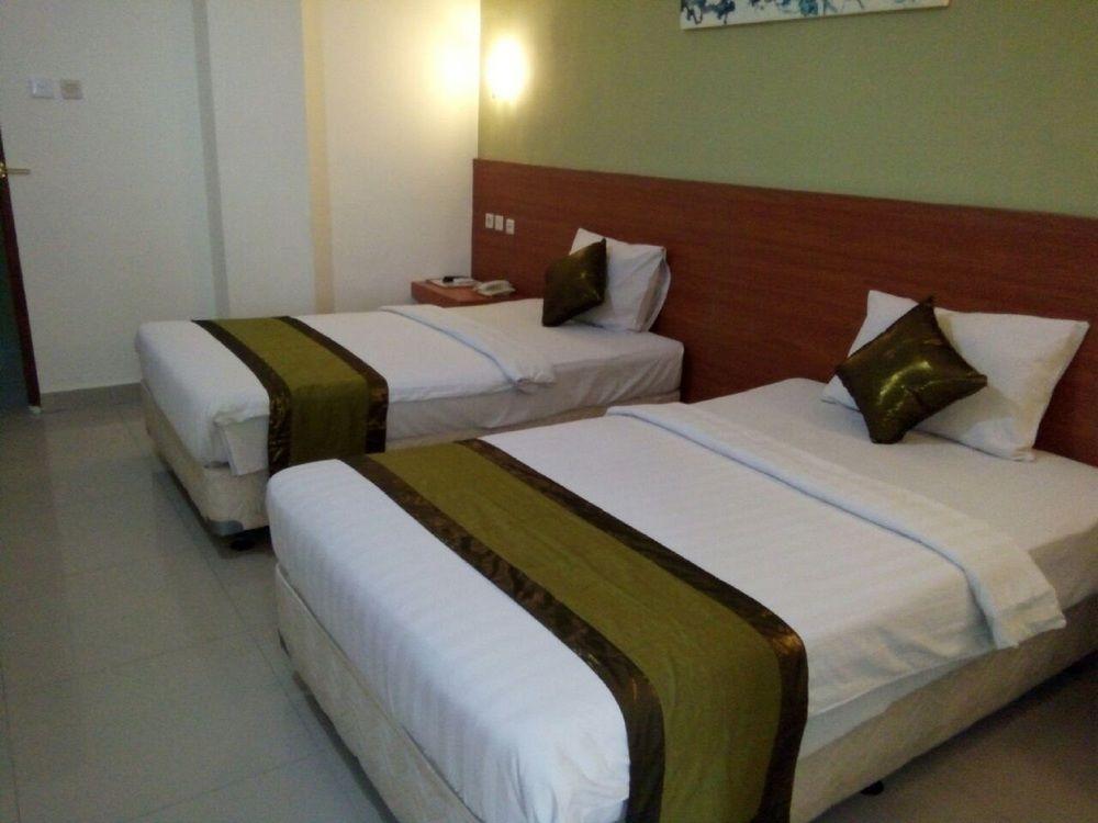 Hotel Reddoorz @ Raya Kuta Kuta Lombok Esterno foto