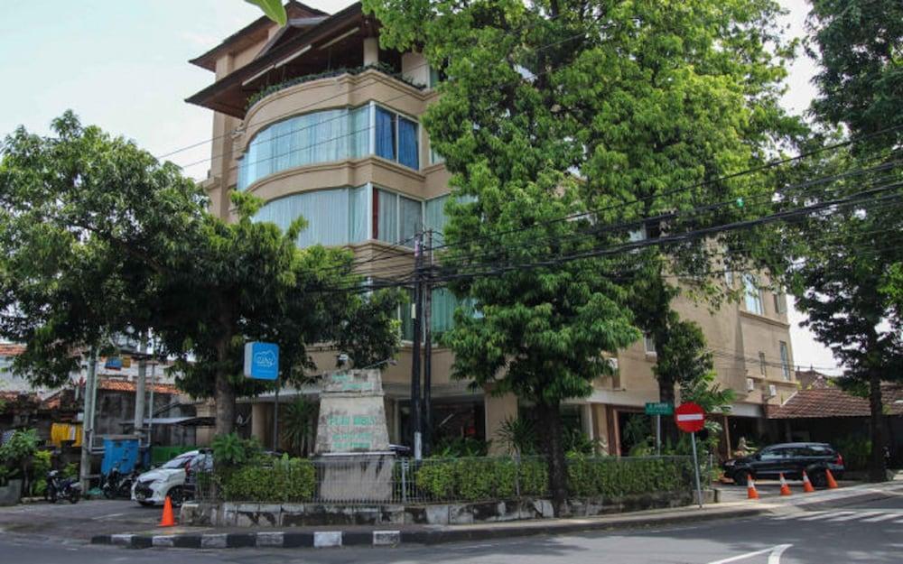 Hotel Reddoorz @ Raya Kuta Kuta Lombok Esterno foto