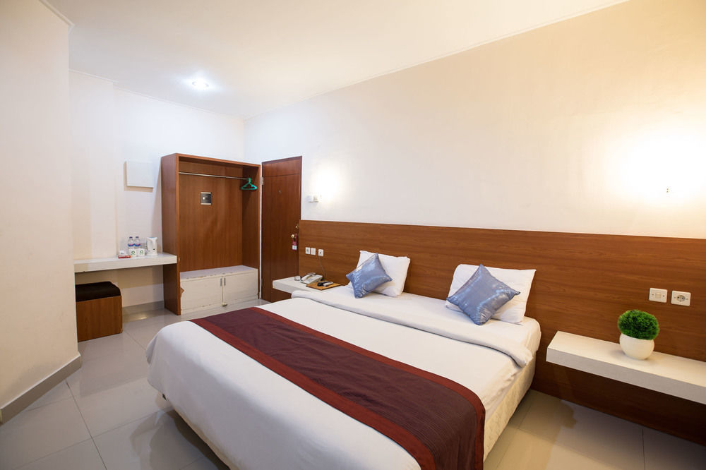 Hotel Reddoorz @ Raya Kuta Kuta Lombok Esterno foto
