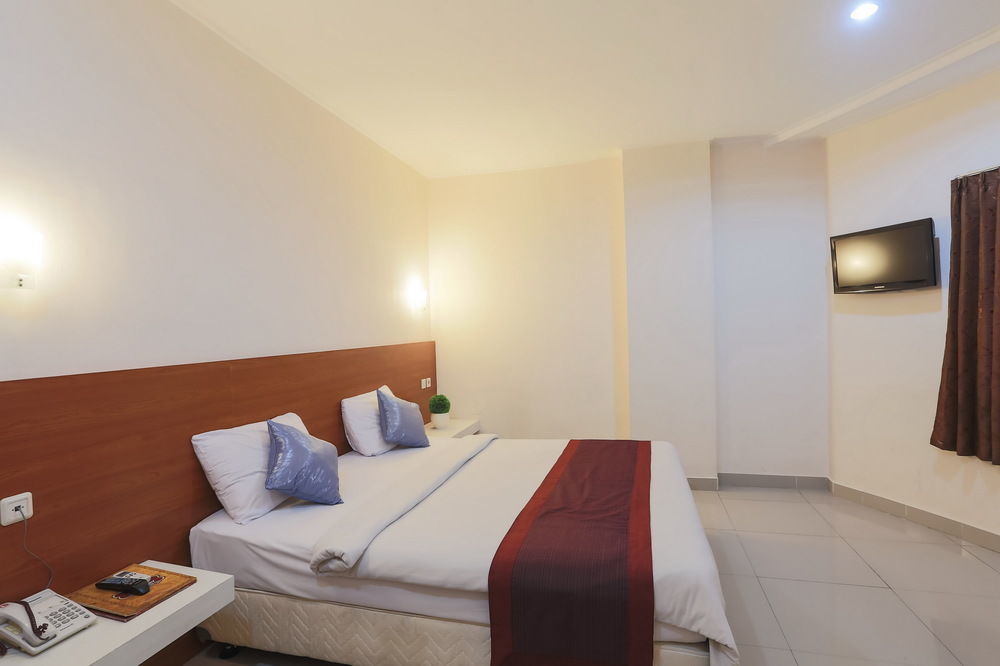 Hotel Reddoorz @ Raya Kuta Kuta Lombok Esterno foto