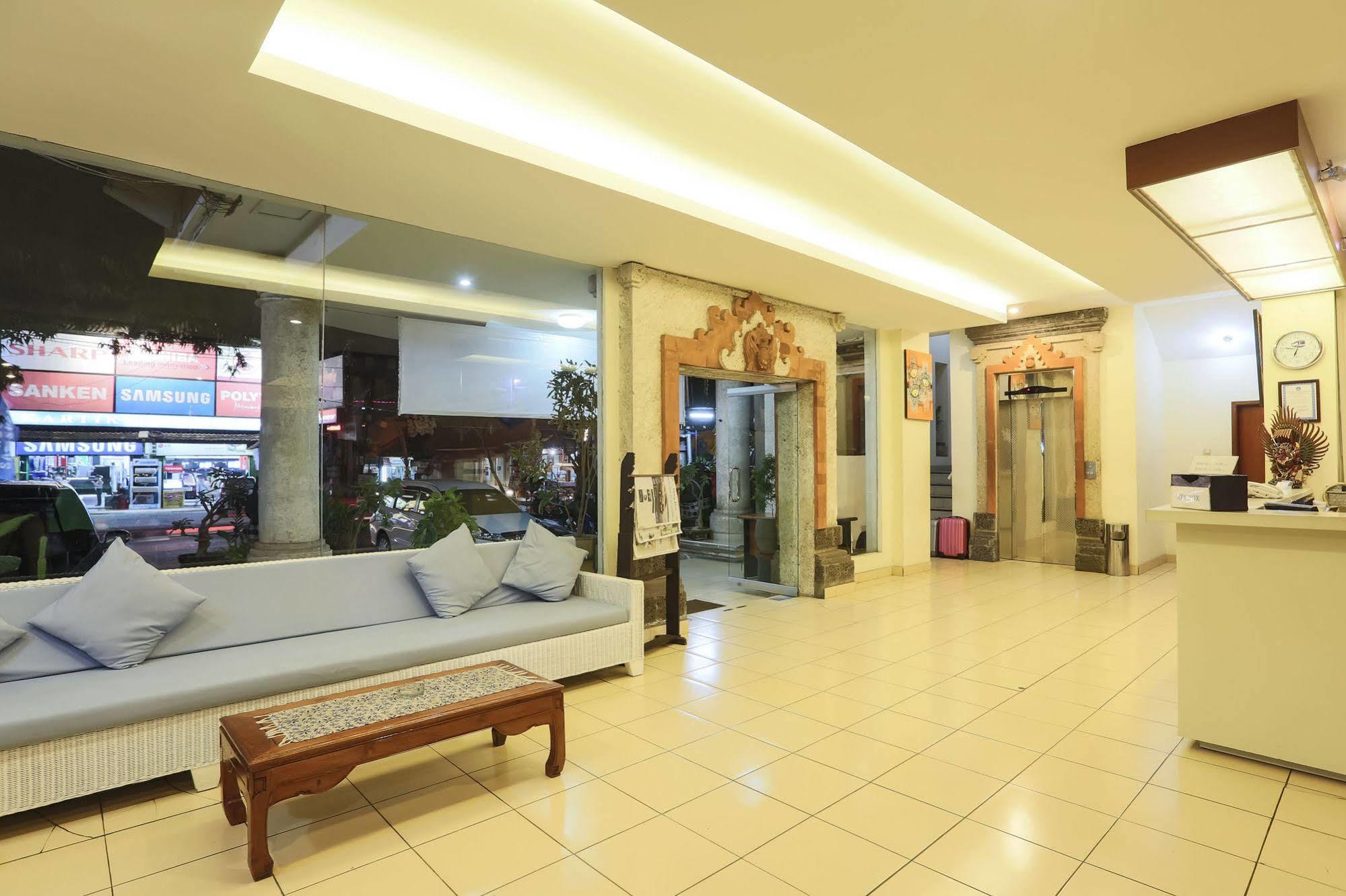 Hotel Reddoorz @ Raya Kuta Kuta Lombok Esterno foto