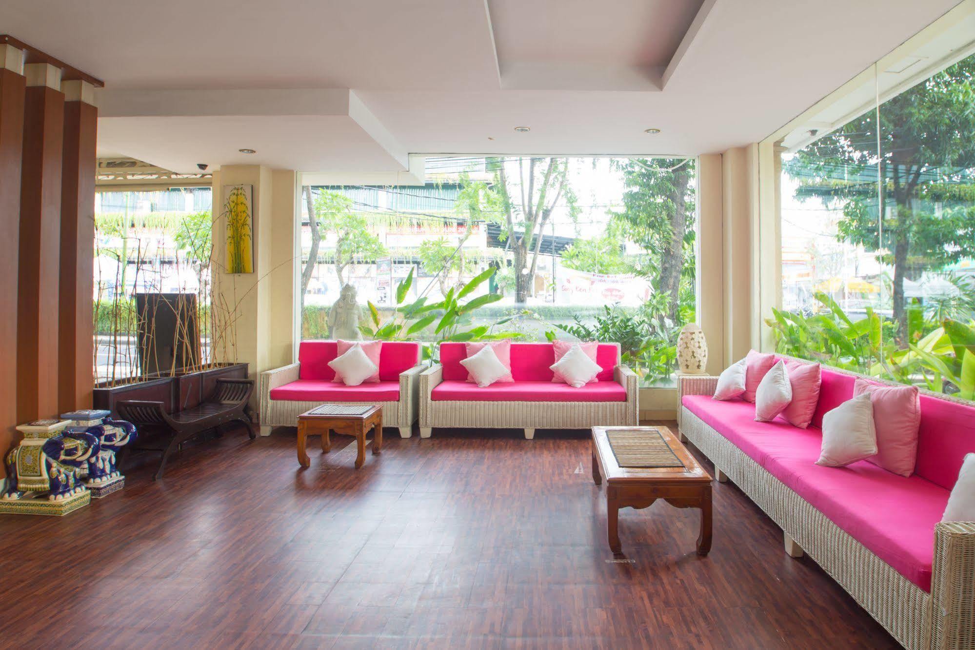 Hotel Reddoorz @ Raya Kuta Kuta Lombok Esterno foto