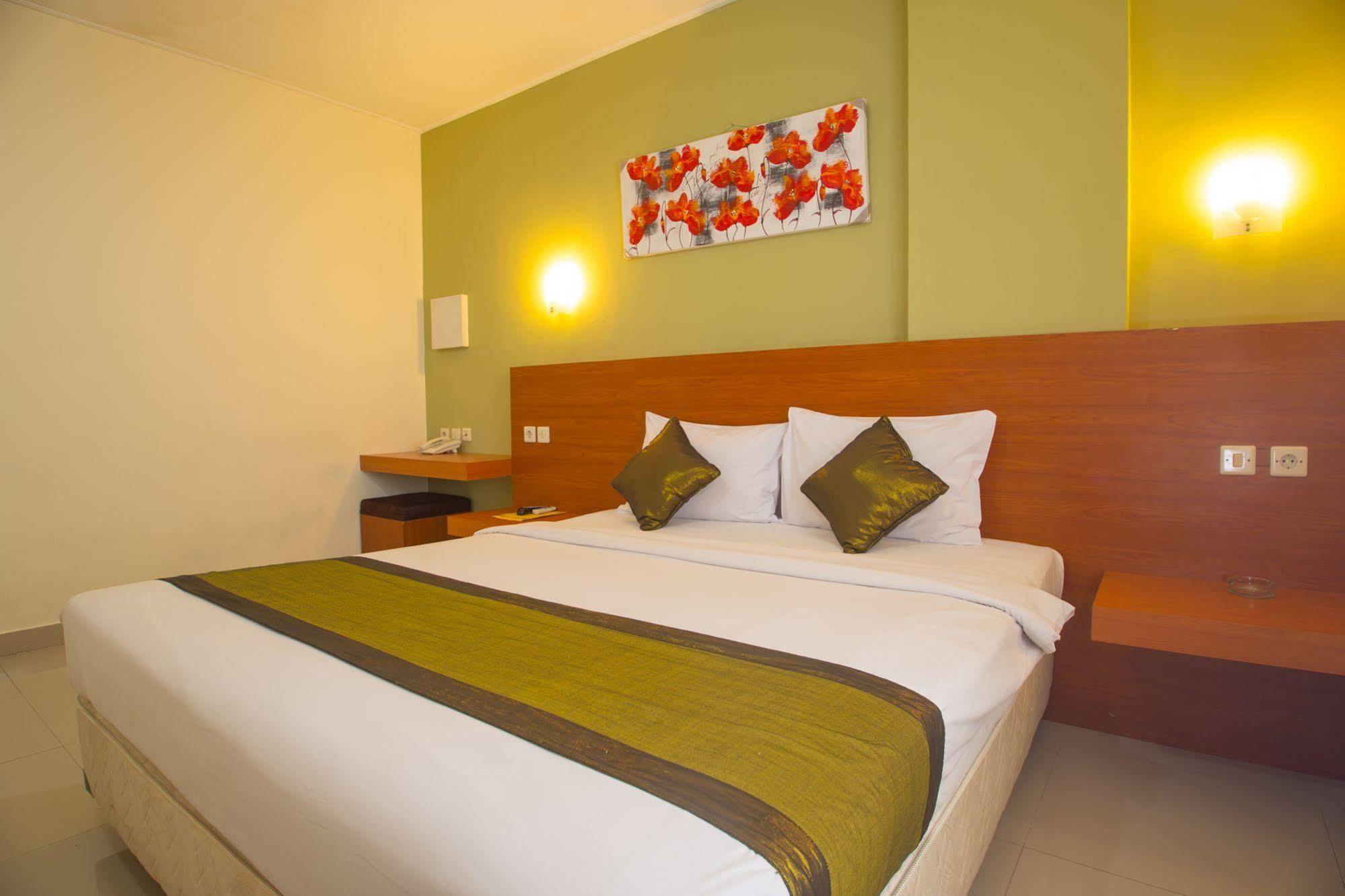 Hotel Reddoorz @ Raya Kuta Kuta Lombok Esterno foto