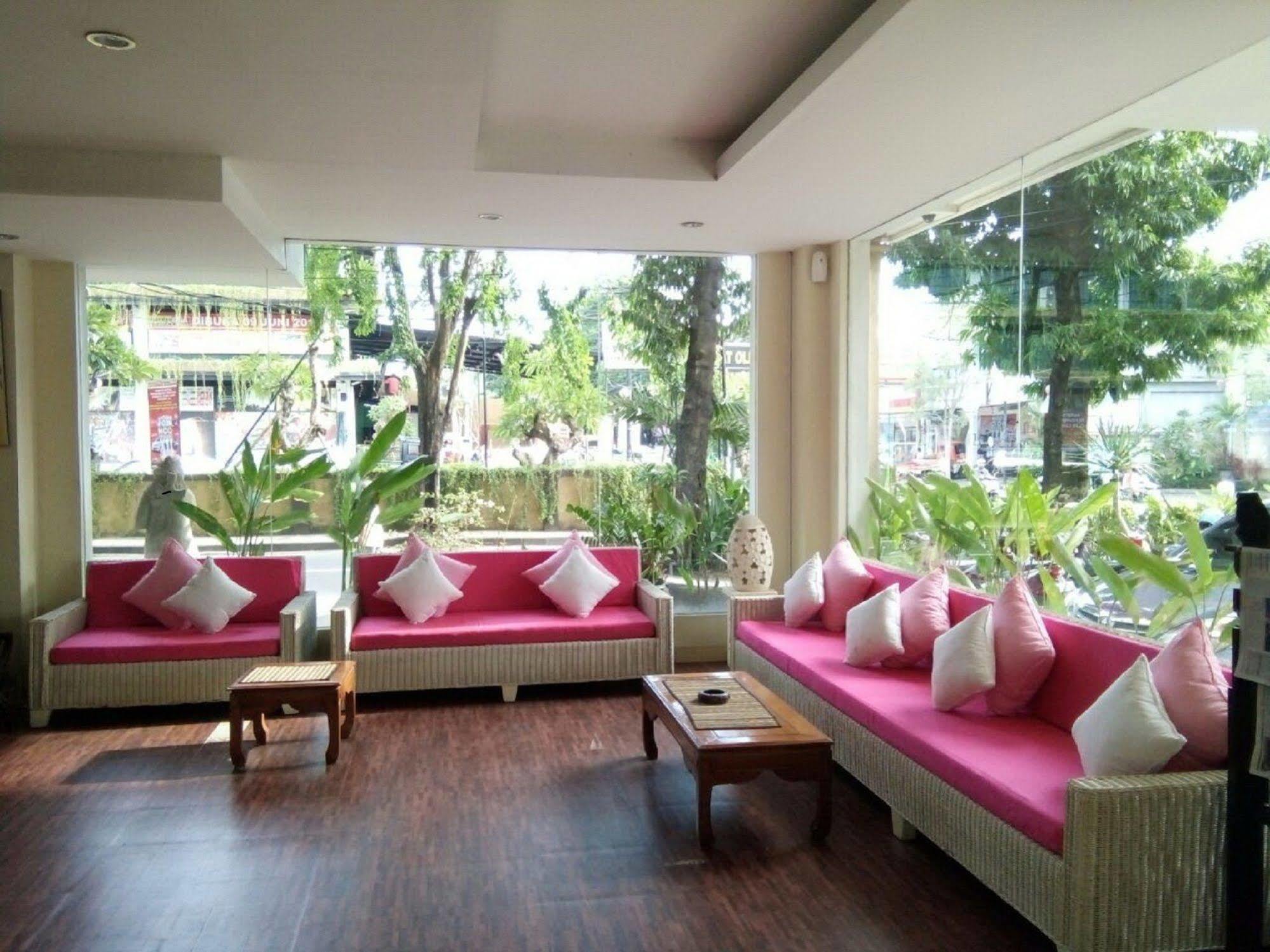 Hotel Reddoorz @ Raya Kuta Kuta Lombok Esterno foto