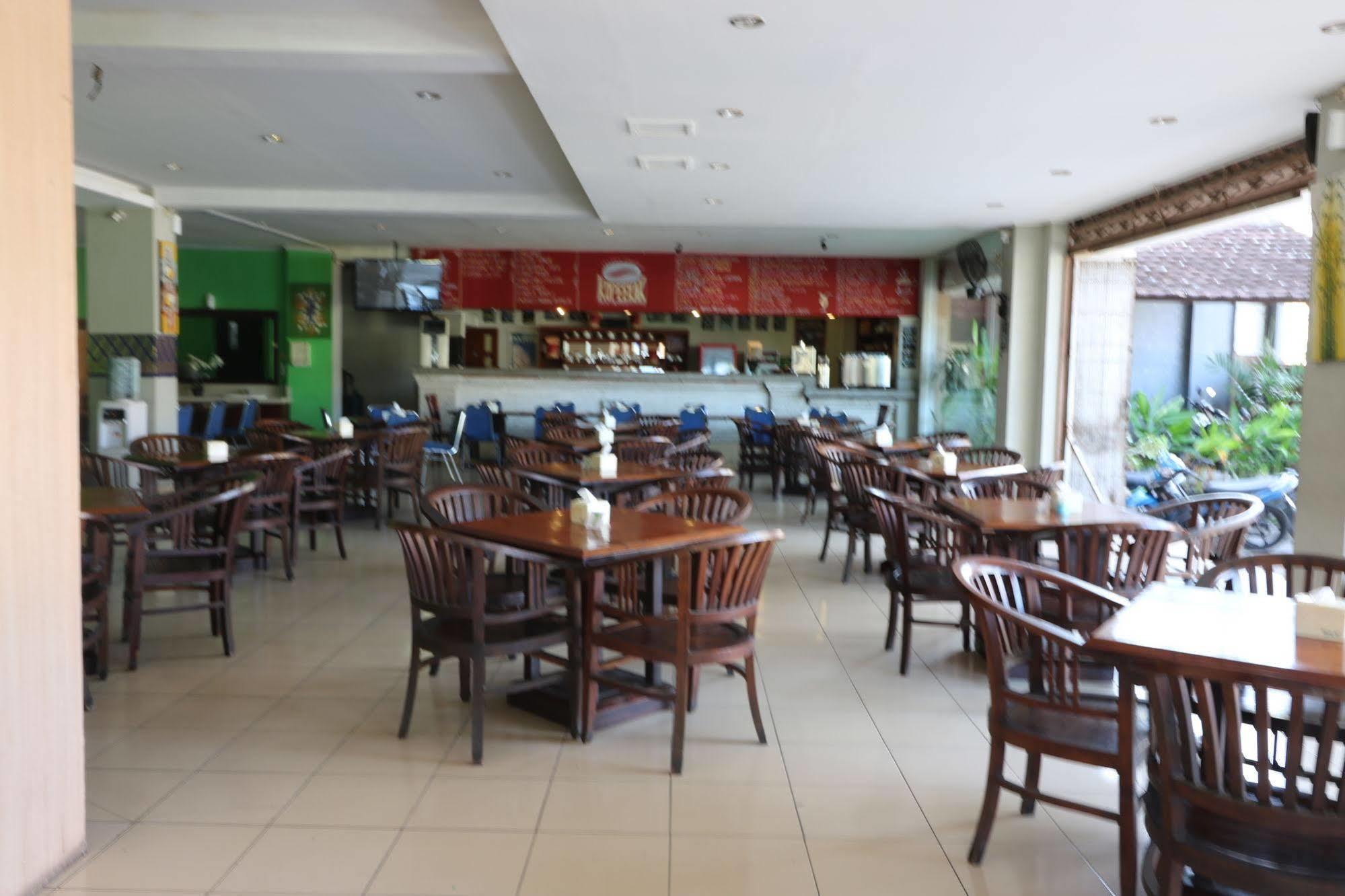 Hotel Reddoorz @ Raya Kuta Kuta Lombok Esterno foto