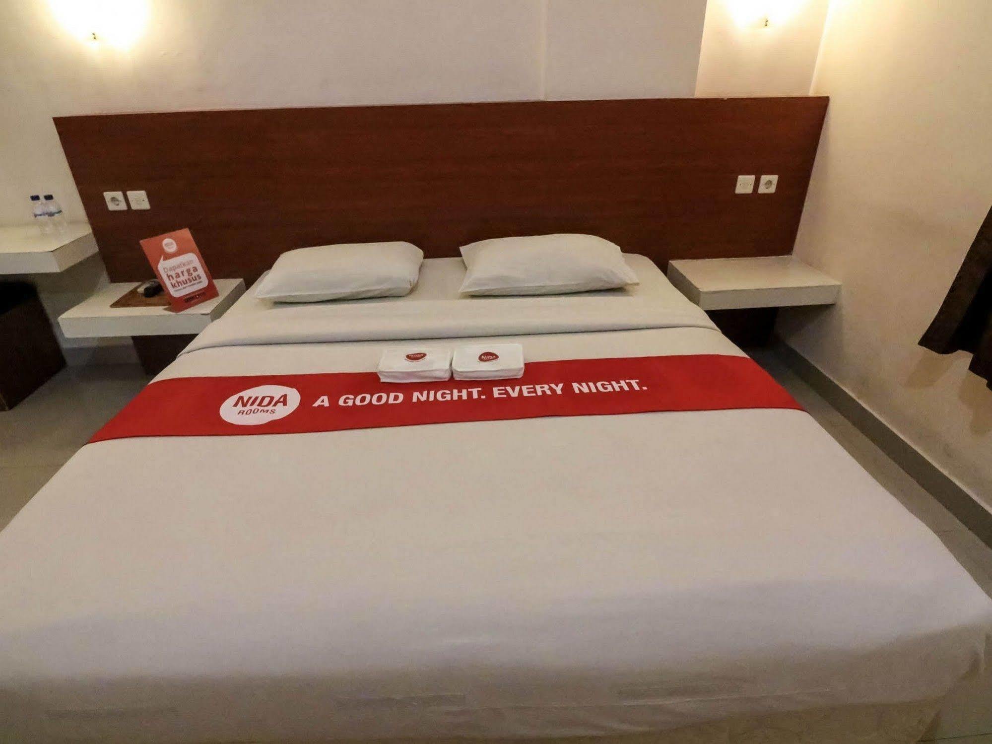 Hotel Reddoorz @ Raya Kuta Kuta Lombok Esterno foto