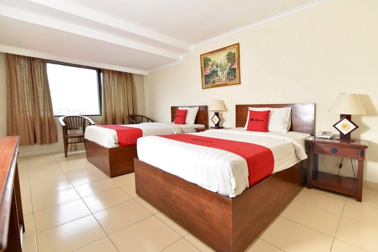 Hotel Reddoorz @ Raya Kuta Kuta Lombok Esterno foto
