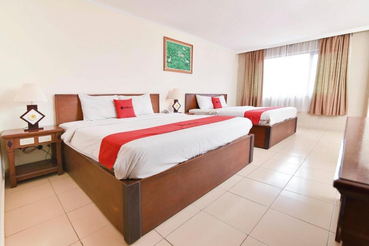Hotel Reddoorz @ Raya Kuta Kuta Lombok Esterno foto