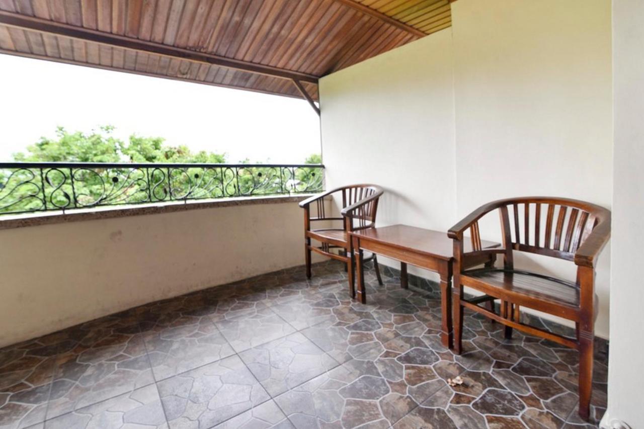 Hotel Reddoorz @ Raya Kuta Kuta Lombok Esterno foto