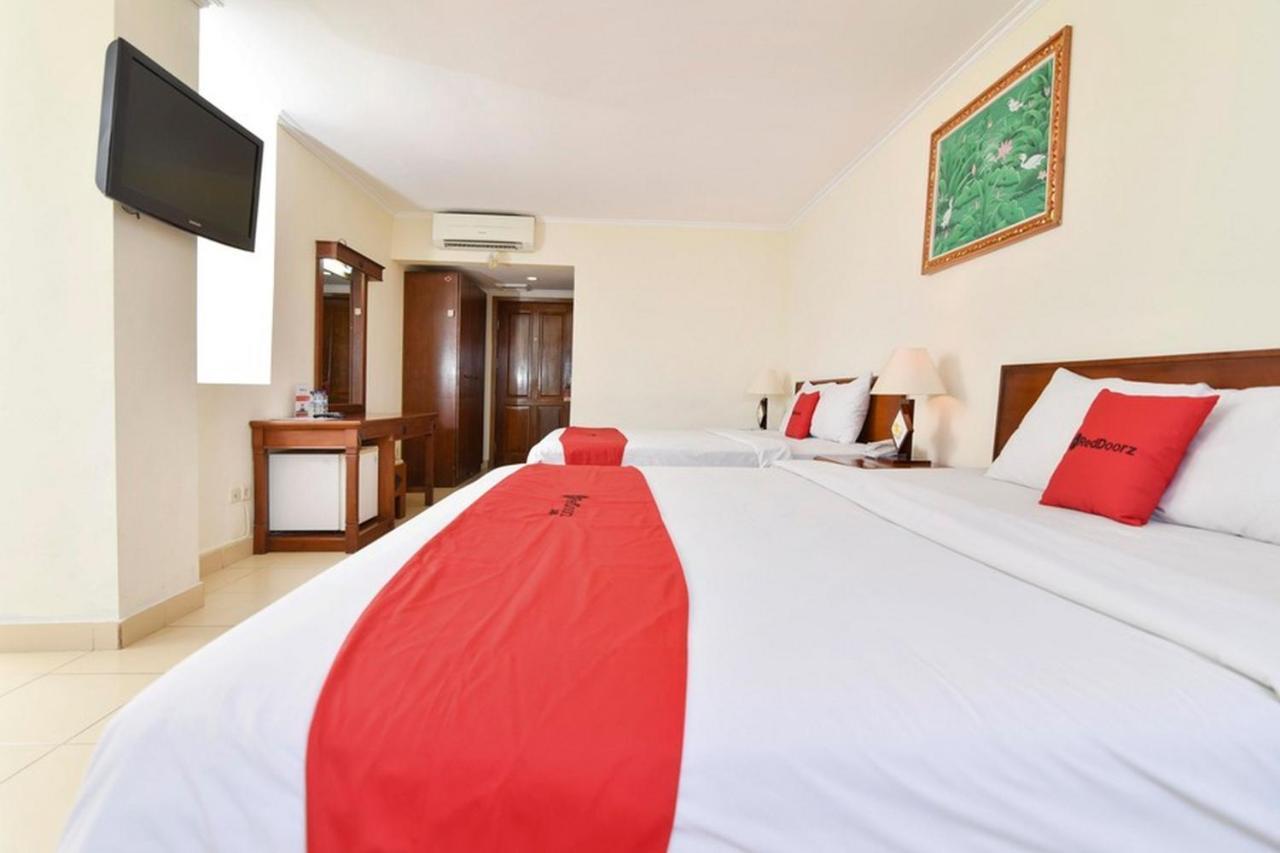 Hotel Reddoorz @ Raya Kuta Kuta Lombok Esterno foto